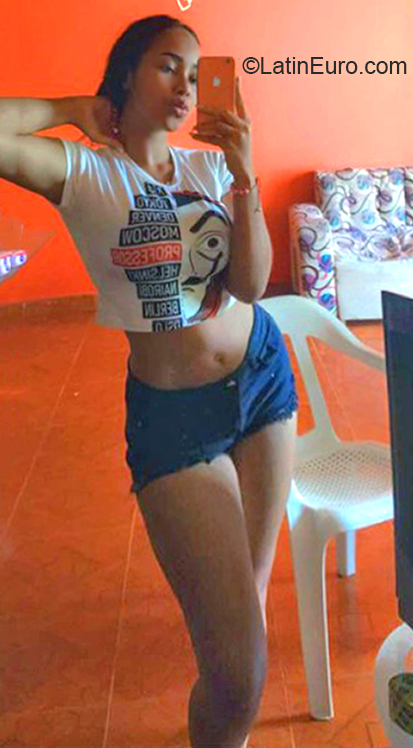 Date this hard body Colombia girl Nayeli from Buenaventura CO27626