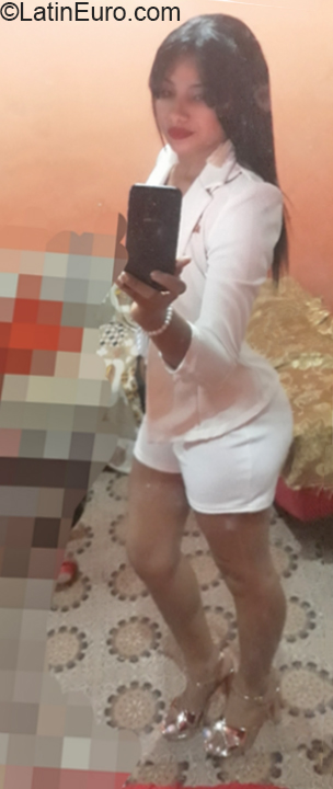 Date this charming Colombia girl Allison from Guayaquil CO27627