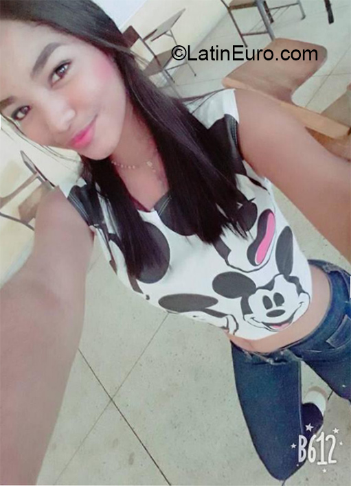 Date this passionate Venezuela girl Mariangel from Falcon VE3269