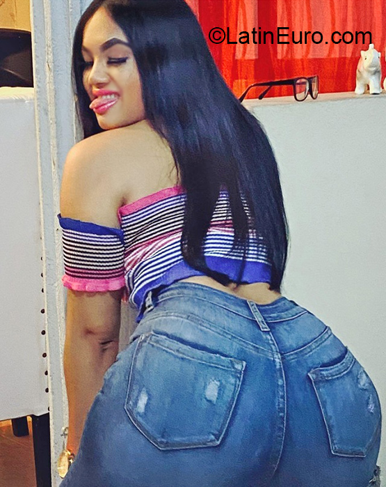 Date this funny Dominican Republic girl Thais from Santiago US20834
