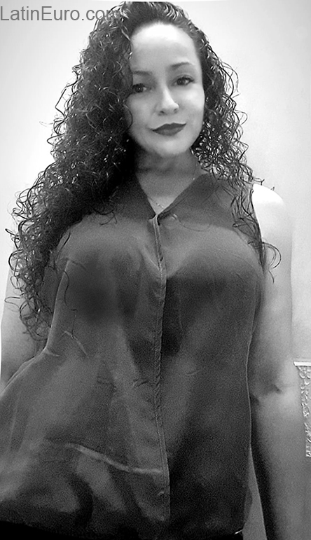 Date this georgeous Colombia girl Luz from Bogota CO27658