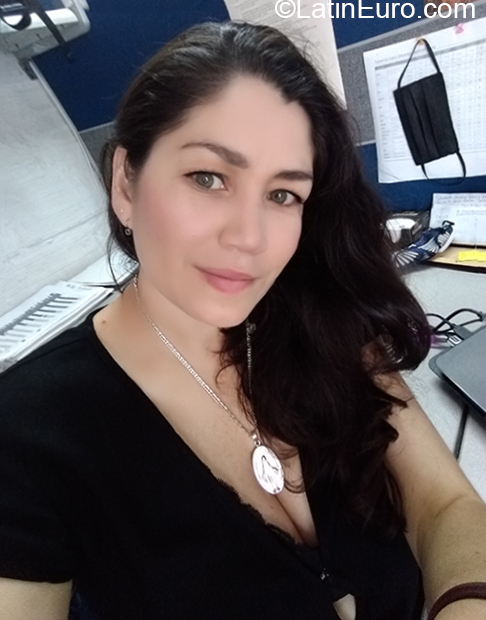 Date this georgeous Colombia girl Fey from Medellin CO27707