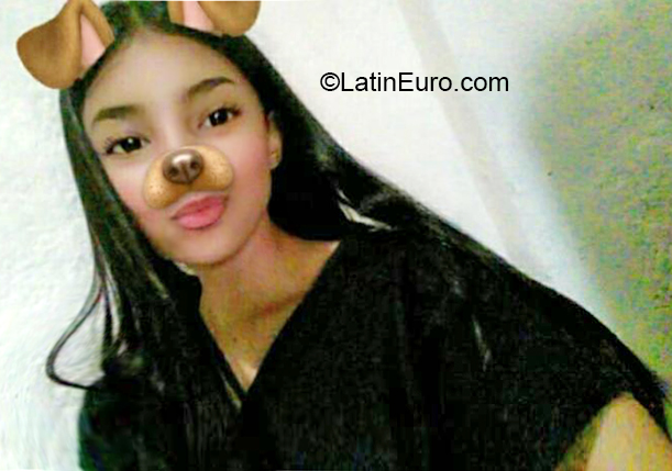 Date this foxy Venezuela girl Sofya from Los Teques VE3281