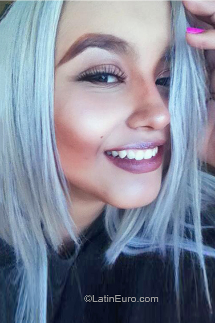 Date this pretty Venezuela girl Gina from Caracas VE3288
