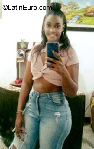 Date this fun Colombia girl Yuliana from Cali CO27739