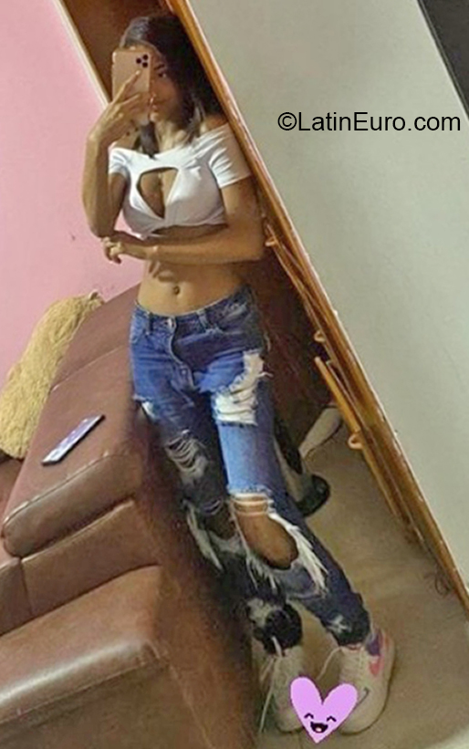 Date this pretty Colombia girl Hillary from Cali CO27742