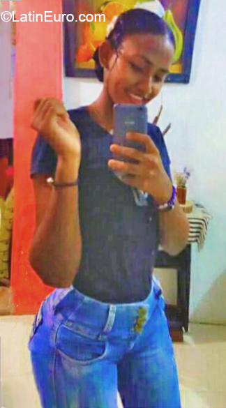 Date this sultry Colombia girl Camille from Cartagena CO27755