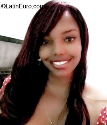 Date this attractive Colombia girl Luz Mar from Cali CO27845