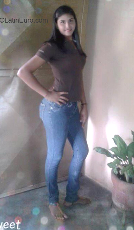 Date this voluptuous Venezuela girl Seul from San Fernando de Apure VE3306