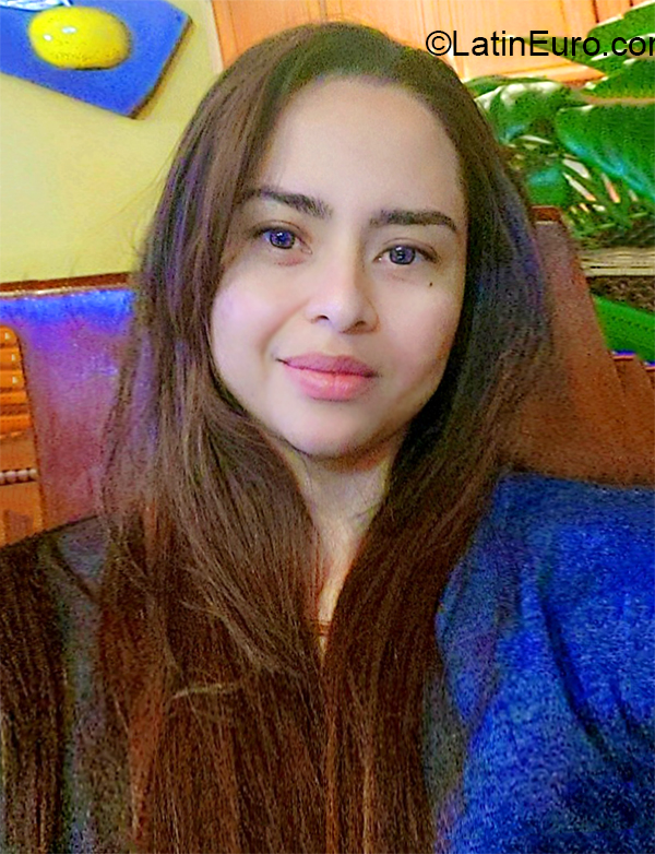 Date this voluptuous Colombia girl Rubi from Pasto CO27894