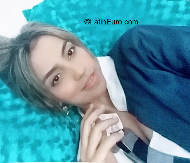 Date this georgeous Colombia girl Karol from Valledupar CO27926