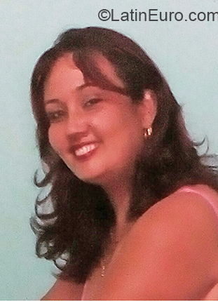Date this gorgeous Cuba girl Yami from Havana CU701