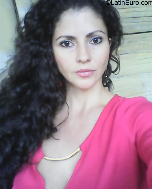 Date this tall Colombia girl Bianca from Armenia CO27942
