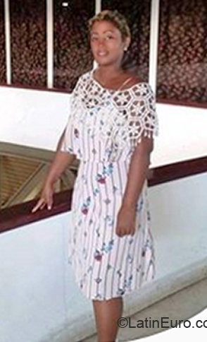 Date this stunning Cuba girl Milaisys from Santiago de Cuba CU703