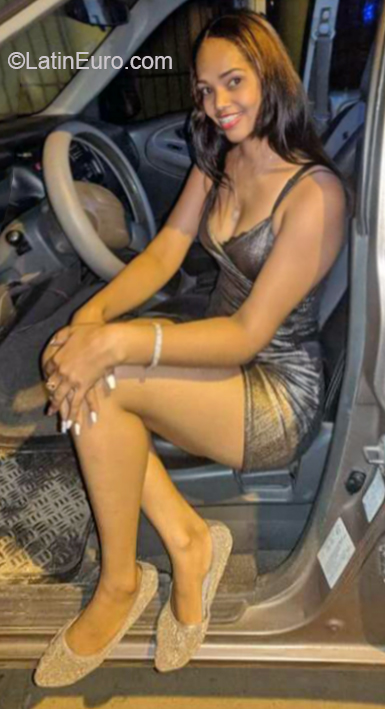 Date this nice looking Dominican Republic girl Isaury from Santiago DO38445
