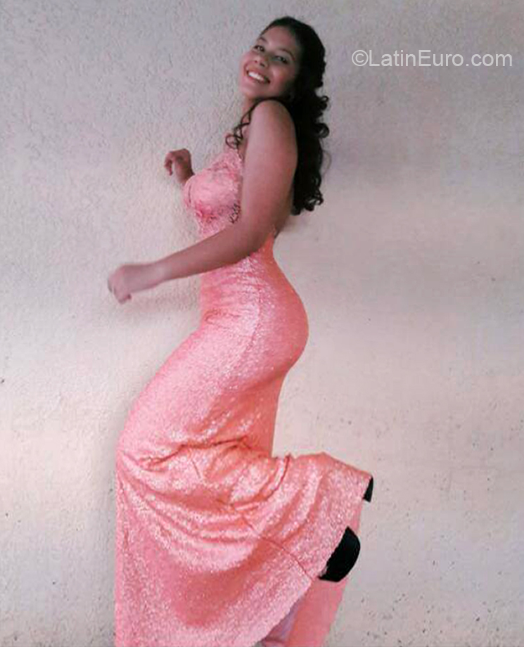Date this pretty Argentina girl Angeles from San juan AR465