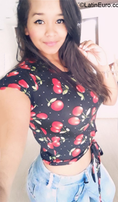 Date this fun Venezuela girl Dayana from  VE3721