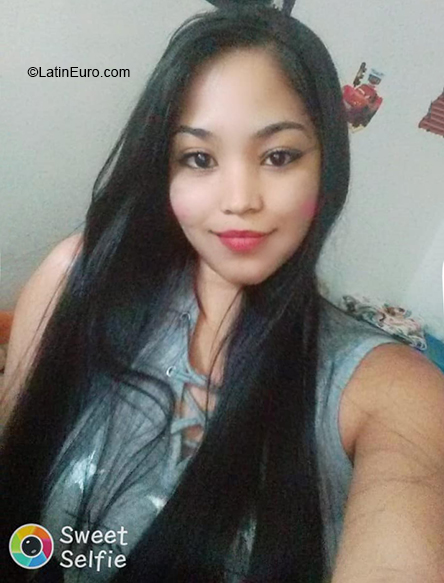 Date this happy Colombia girl Julieth from Medellin CO33650