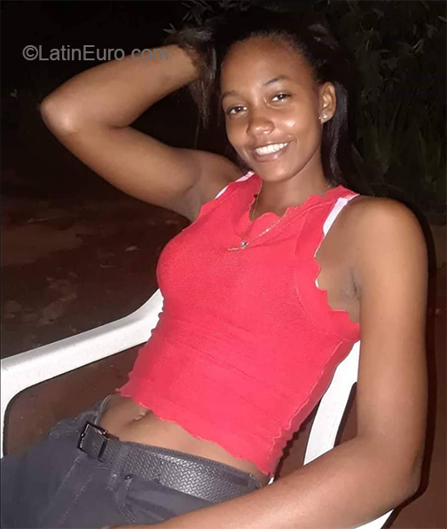 Date this pretty Dominican Republic girl Yelandy from Santo Domingo DO38470