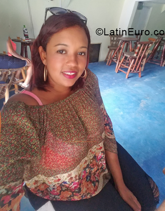 Date this cute Dominican Republic girl Gabriela from Santo Domingo DO38520