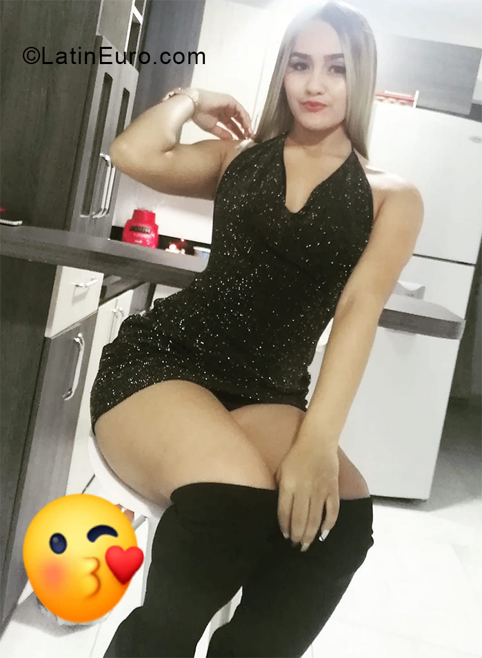 Date this voluptuous Colombia girl Camila from Medellin CO28144