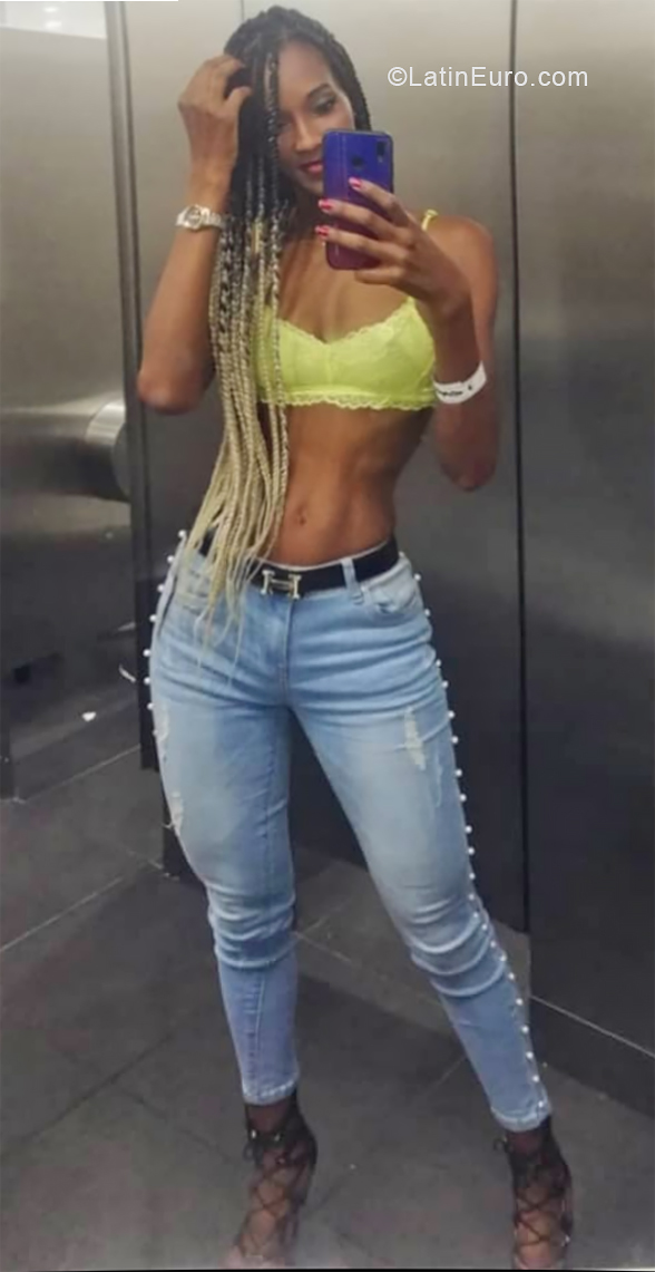 Date this exotic Colombia girl Vane from Bogota CO28182