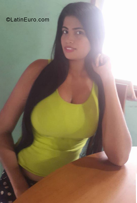 Date this attractive Venezuela girl Vanessa from Ciudad Guayana VE3375