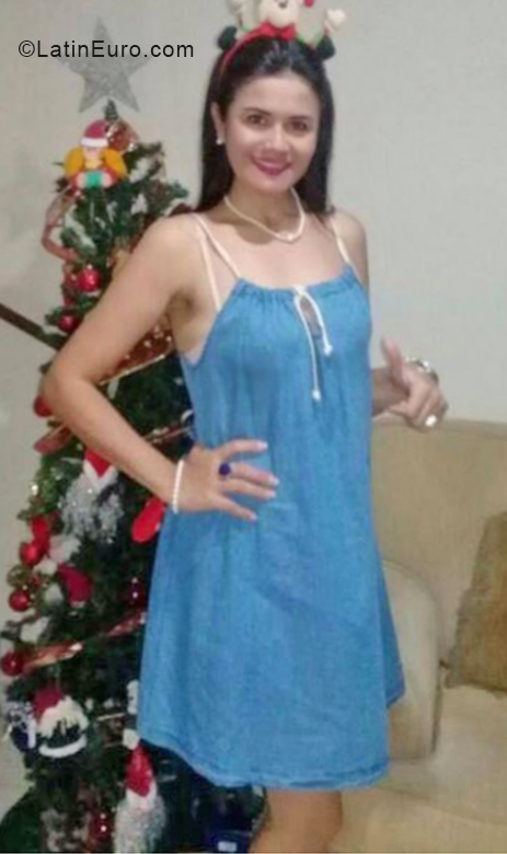 Date this sultry Colombia girl LUZ STELLA from Bogota CO28206
