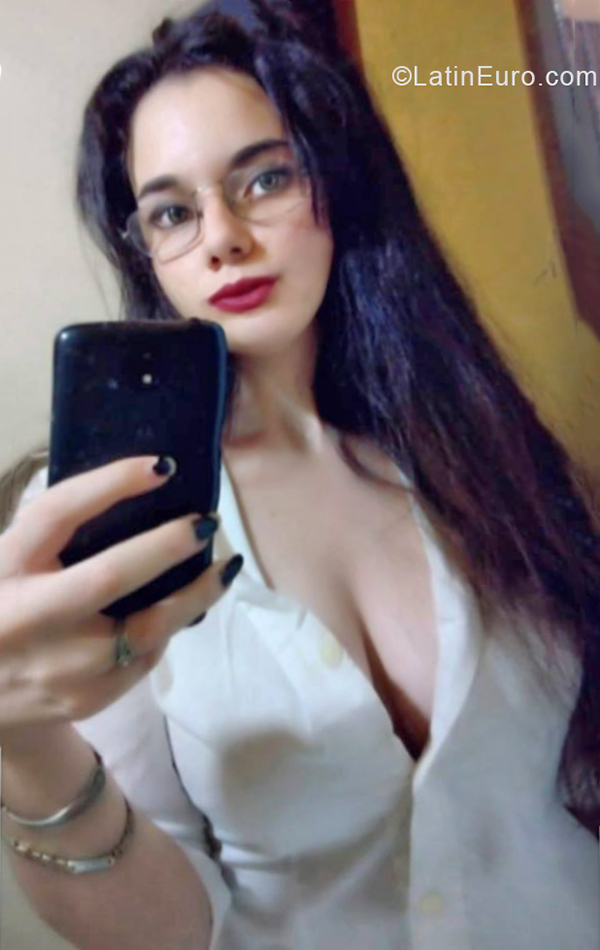 Date this cute Argentina girl Flor from Concordia AR490