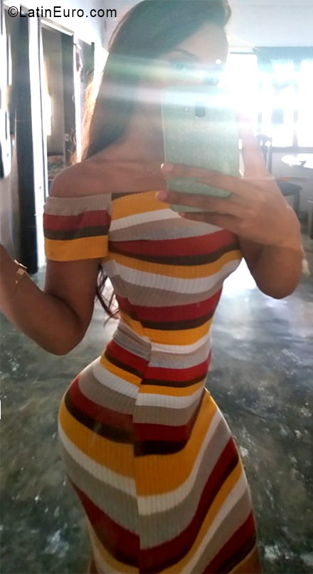 Date this sensual Colombia girl Isabel from Apartado CO28238