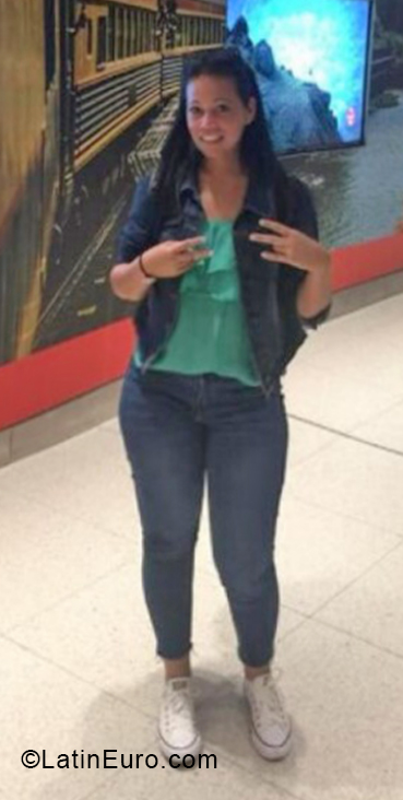 Date this good-looking Cuba girl Yanelis from Bayamo CU715