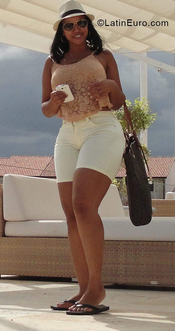 Date this lovely Dominican Republic girl Yen from Santo Domingo DO38573