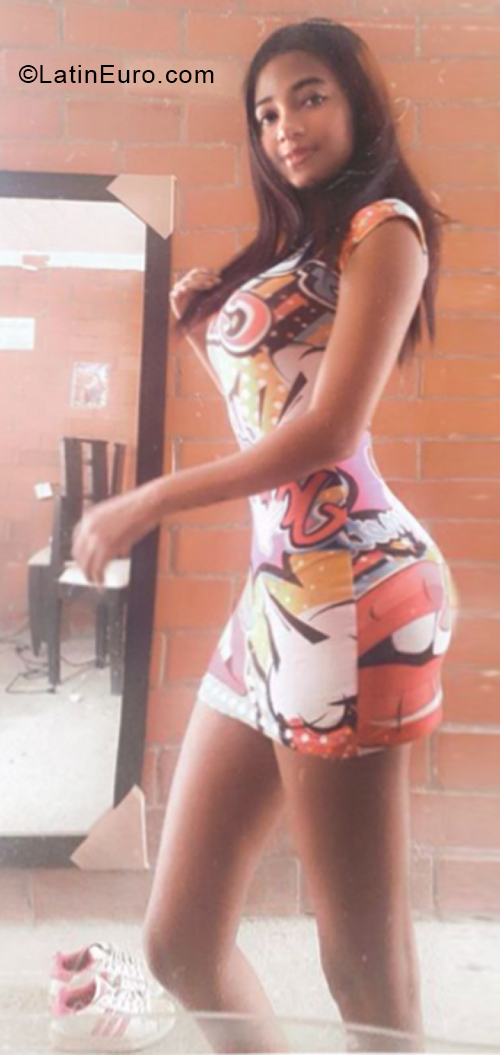 Date this pretty Colombia girl Eliana from Cali CO28293