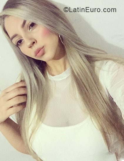 Date this foxy Colombia girl Estefany from Medellin CO28296