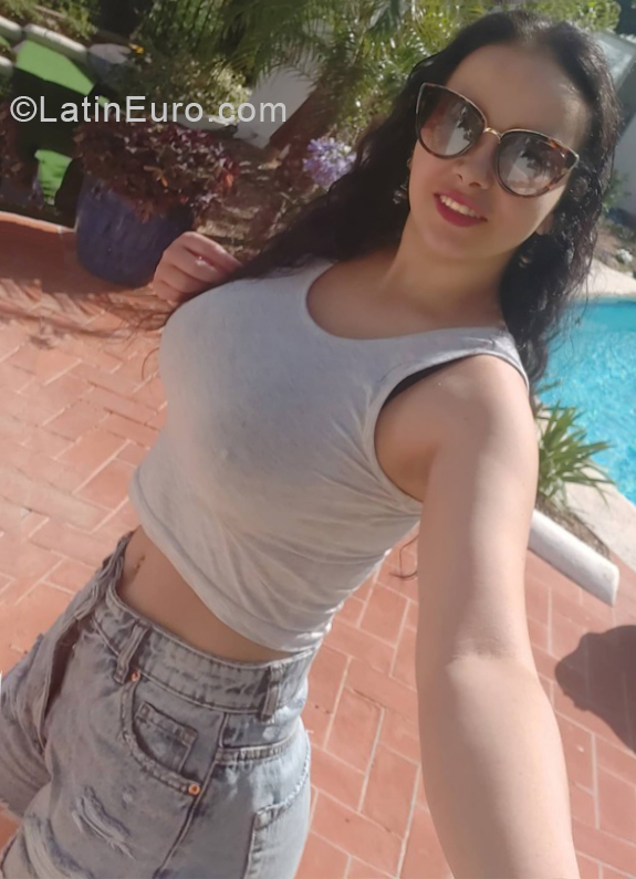 Date this tall Colombia girl Lizz from Pereira CO28324