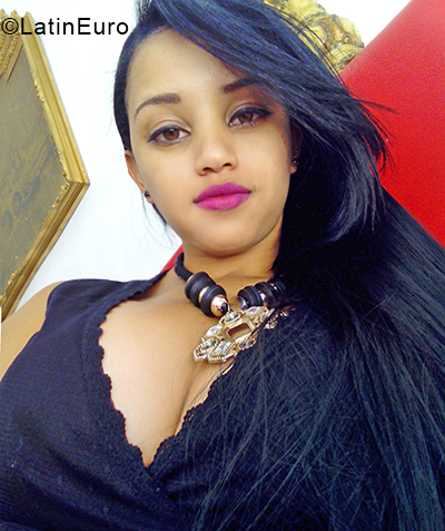 Date this gorgeous Dominican Republic girl Alana from Santo Domingo DO38641