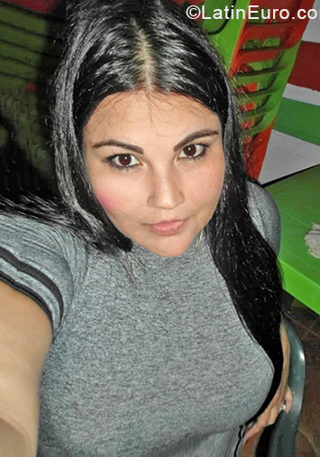 Date this pretty Colombia girl Mia from Bucaramanga CO28345
