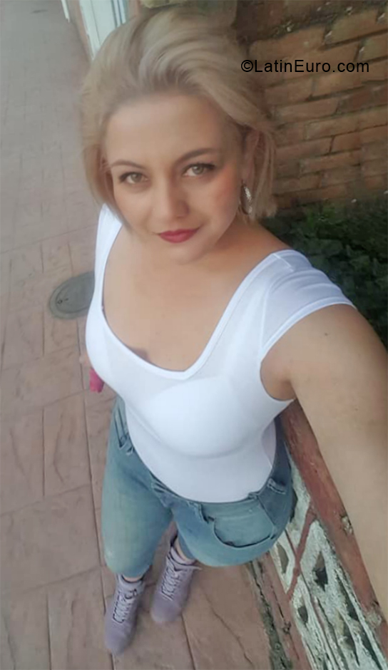 Date this tall Colombia girl Milena from Bogota CO28384