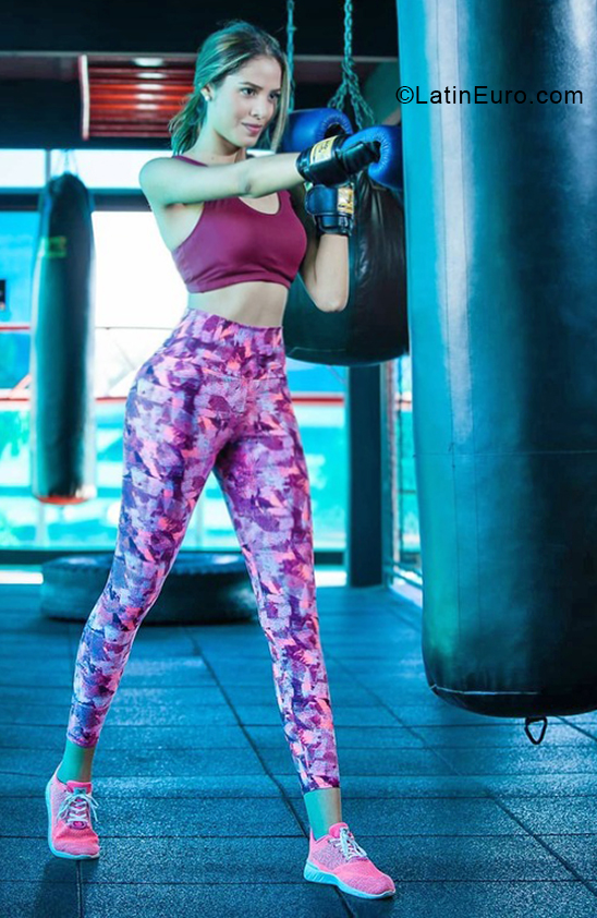 Date this good-looking Colombia girl Valentina from Bogotá CO28389