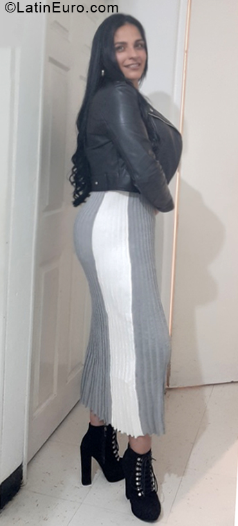 Date this sensual Colombia girl Milena from Bogota CO28414