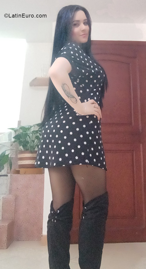 Date this young Colombia girl Mara from Bogota CO28425