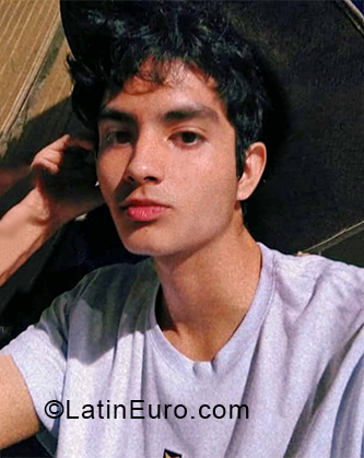 Date this good-looking Colombia man Santiago from Cali CO28449