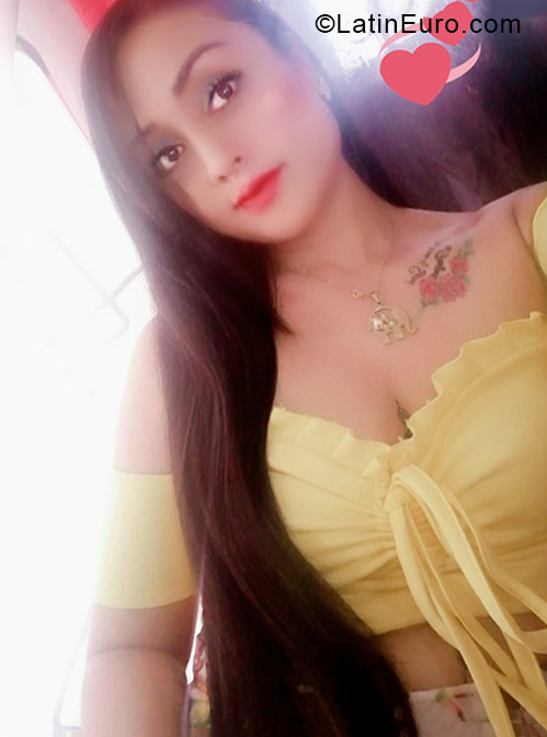 Date this cute Colombia girl Claudia from Pereira CO28472