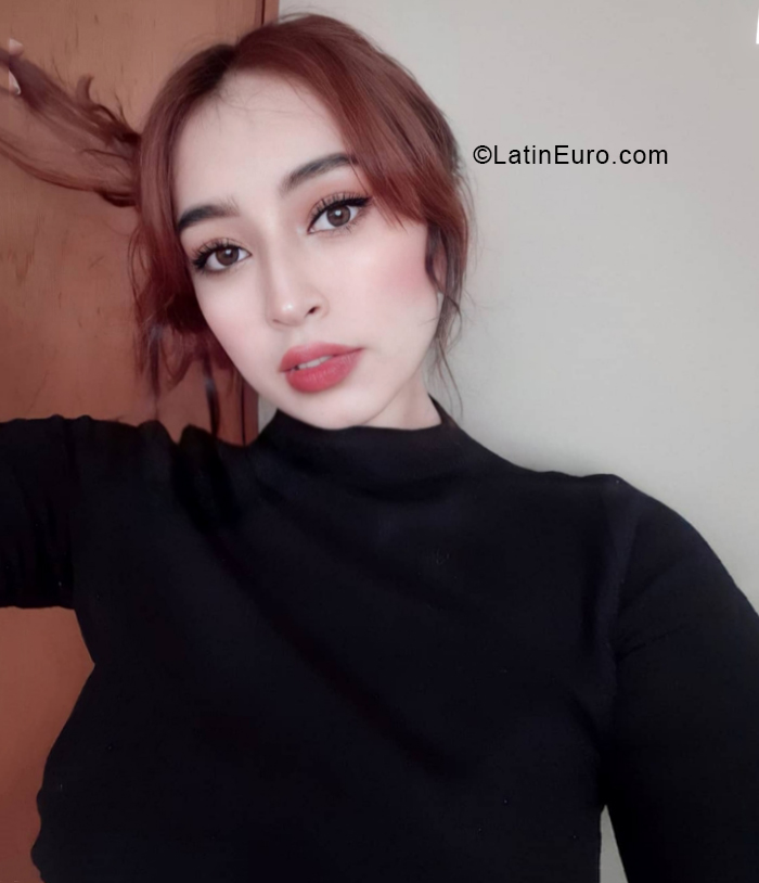 Date this charming Colombia girl Samantha from Bogota CO28483