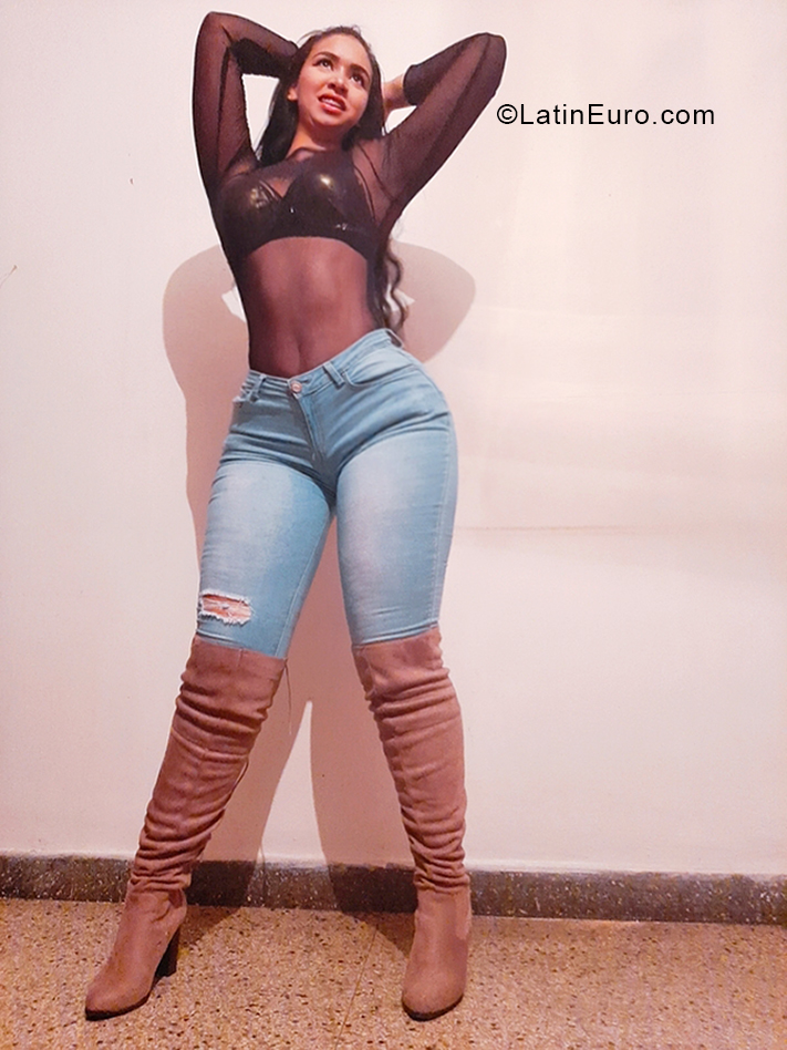 Date this passionate Venezuela girl Michell from Valencia VE3475