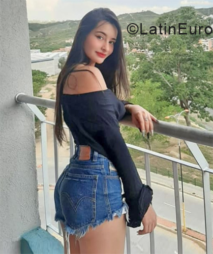 Date this happy Dominica girl Isabella from  DM207