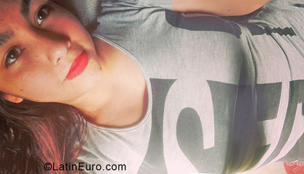 Date this attractive Colombia girl Yineth from Bogoota CO28536