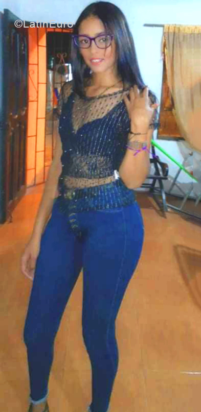 Date this nice looking Colombia girl Maleja from Barranquilla CO28551