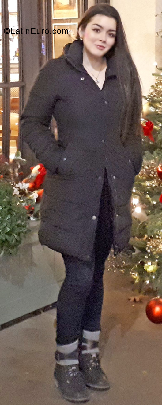 Date this voluptuous Colombia girl Elisa from Medellin CO28556