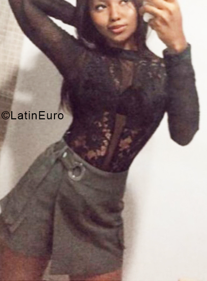Date this charming Colombia girl Lia from Cali CO28564